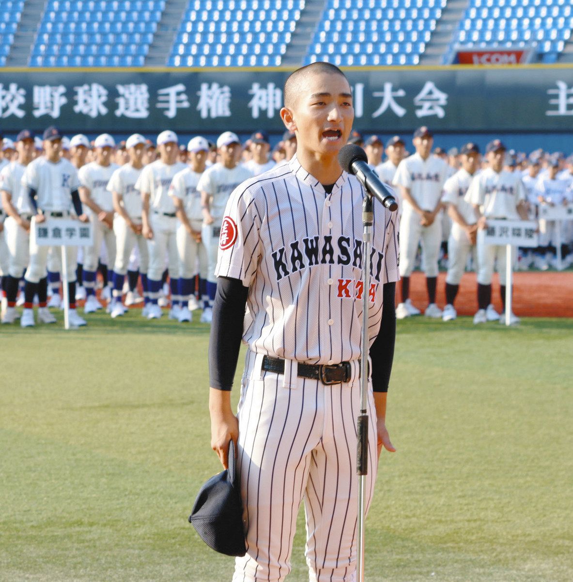 選手宣誓する川崎北高の佃陵汰主将 