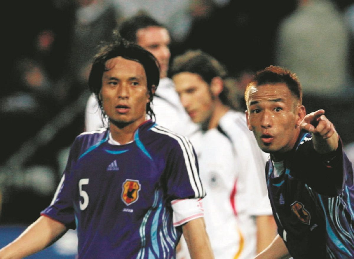 実使用】宮本恒靖 元サッカー日本代表 嘆かわしい 主将 支給 特注 サイン入 スパイク