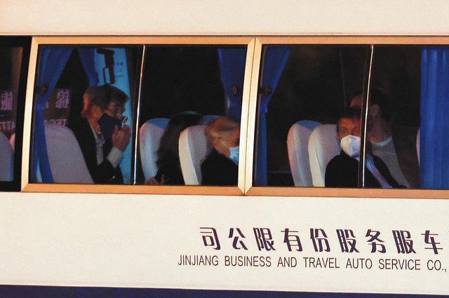 １４日、上海で米国のケリー大統領特使を乗せてホテルに到着する車両（ロイター＝共同）