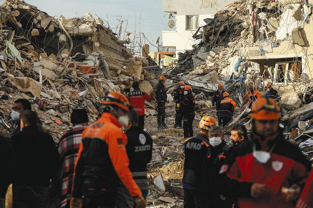 トルコとギリシャで死者１１６人 トルコの倒壊ビル 違法建築の指摘も エーゲ海地震１週間 東京新聞 Tokyo Web