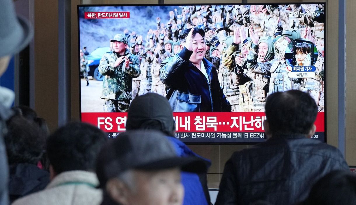 金正恩氏「敵の首都を崩壊させる態勢」強調 「超大型ロケット砲」訓練を現地指導と北朝鮮メディア：東京新聞デジタル