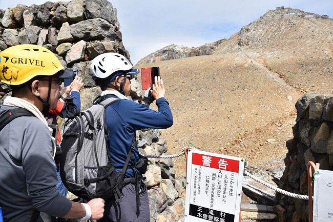 慰霊登山 御嶽山噴火災害から6年：東京新聞デジタル