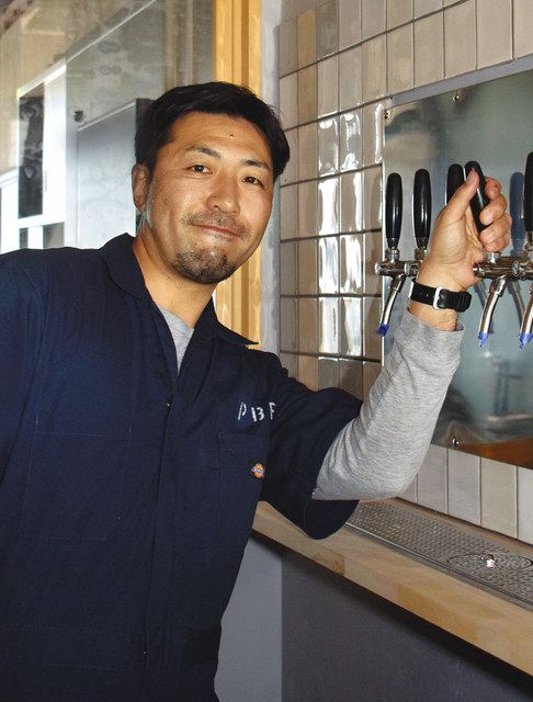 開業準備を進める風間智さん＝大洗町で 