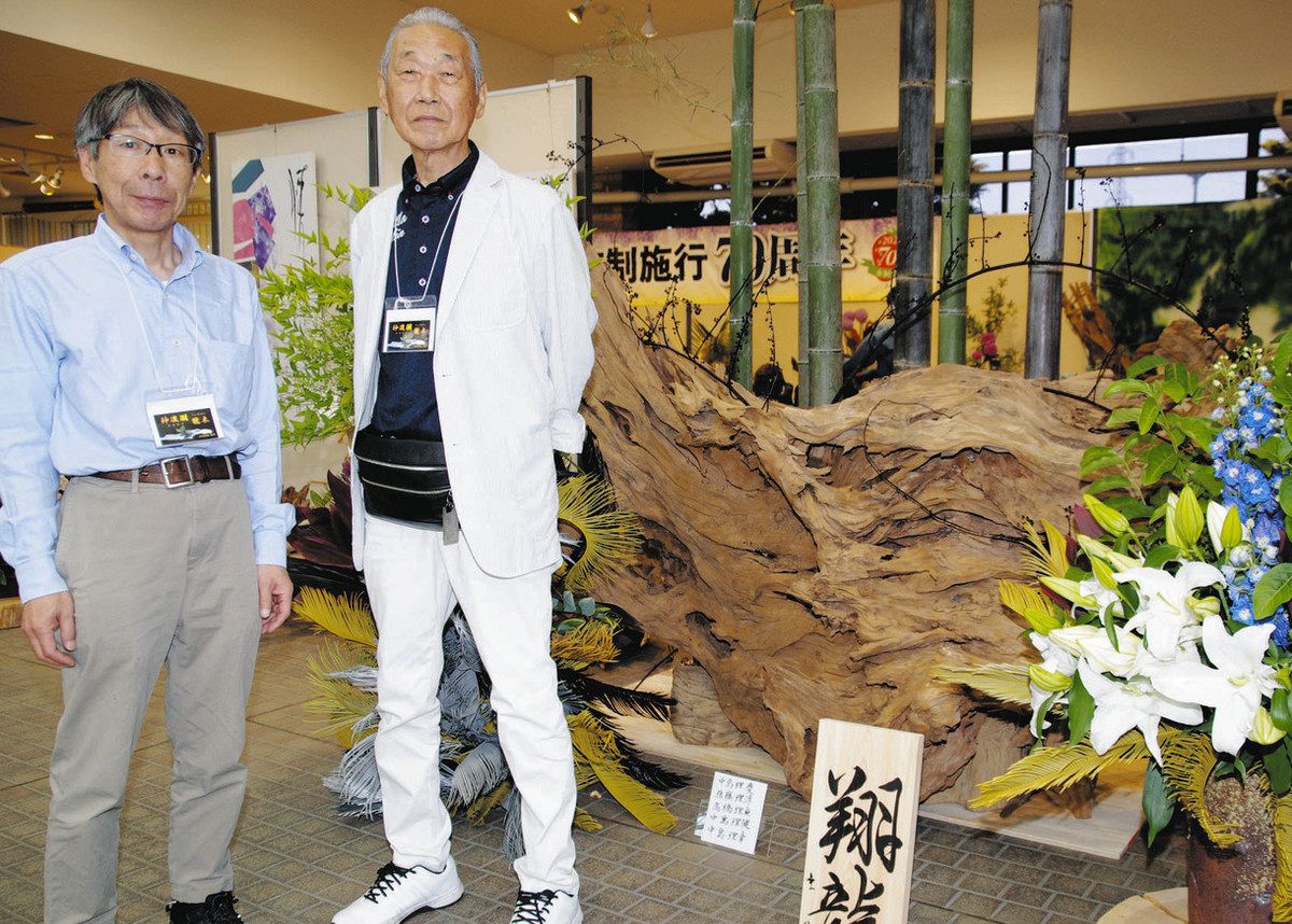 ダム湖流木をアート作品に 厄介者が地域の宝物へ変身 地元有志ら