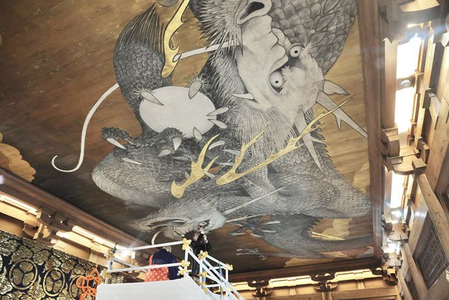 寛永寺で「画竜点睛」の儀式 天井絵の竜に：東京新聞デジタル