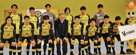 柏レイソル ｊ１定着へ 勝利 誓う 新加入選手１３人を紹介 東京新聞 Tokyo Web