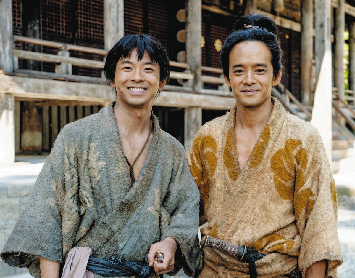 豊臣兄弟」が下積み時代に着ていた衣装にSNS注目 「暖かそう 