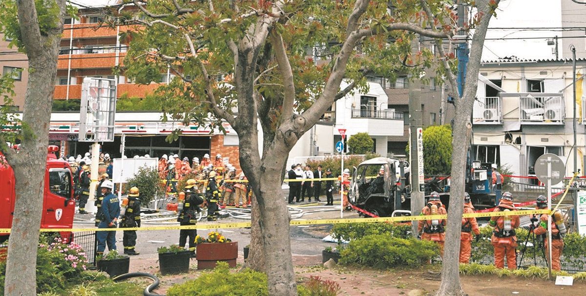 江戸川・東葛西の爆発事故、ガスボンベは深さ50センチの地中に 長さ103