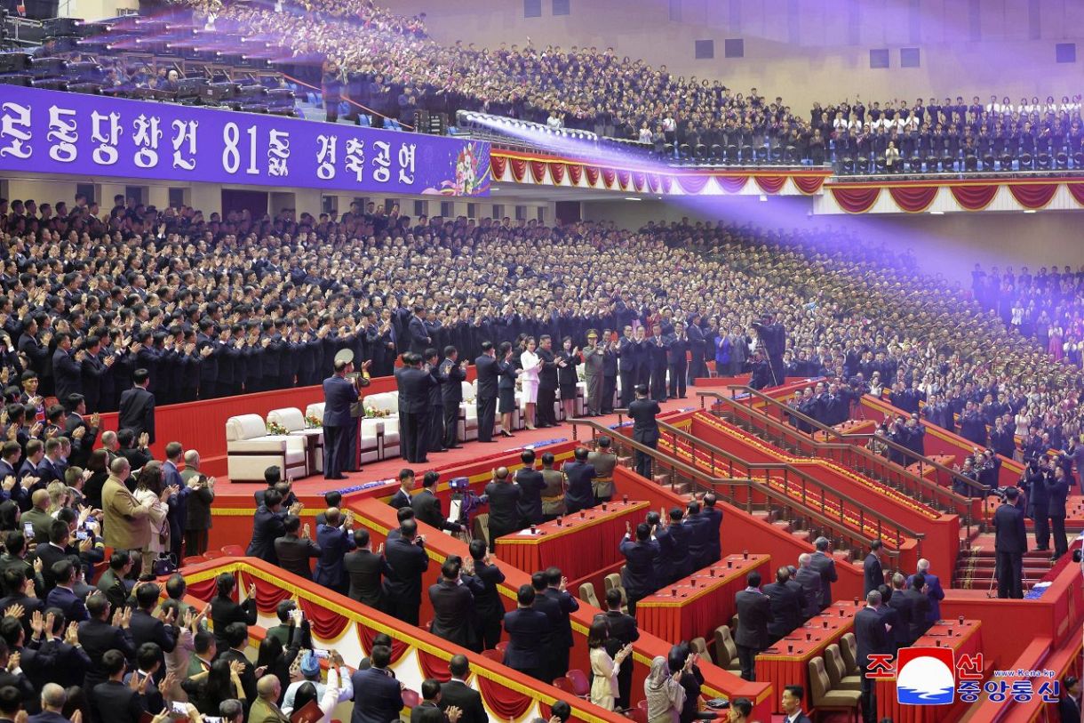 金正恩氏が芸術公演を鑑賞 朝鮮労働党創建81年で：東京新聞デジタル