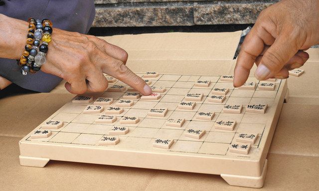 公園将棋は社交場だ 池袋の名物 区の 環境浄化 に追われ 広めた男性 居場所を 東京新聞 Tokyo Web