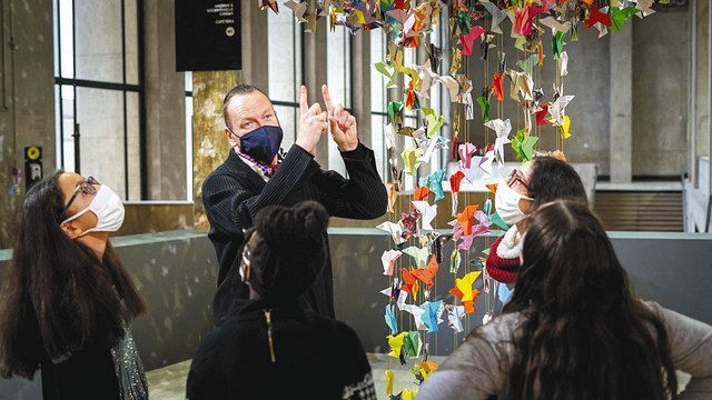 動画あり コロナで苦しむ人に 折りハト を パリの美術館でプロジェクト 1羽１ を寄付 東京新聞 Tokyo Web