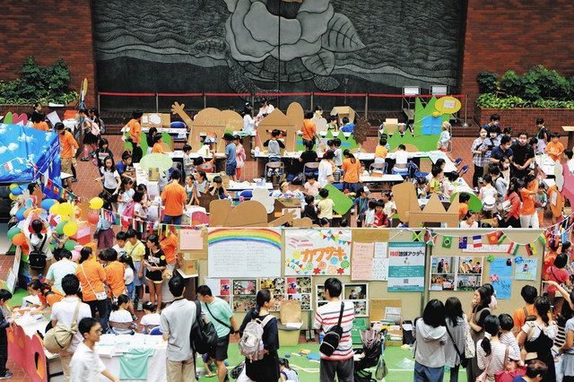 ２０１８年に開かれた「こどものまちミニカワサキ」の様子＝高津区で（実行委員会提供）