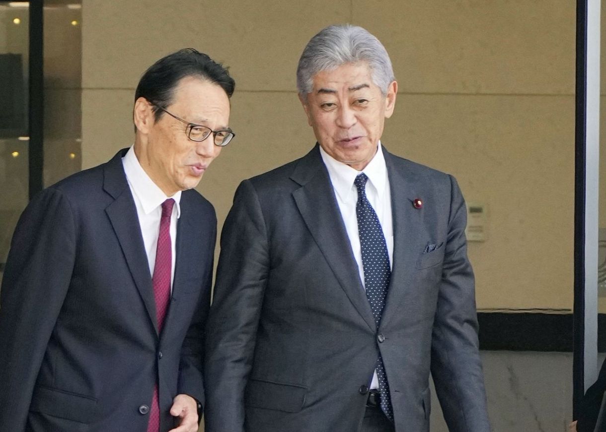 Japanese Economic Delegation Led by Takeshi Iwaya Visits China, Aiming to Improve Relations