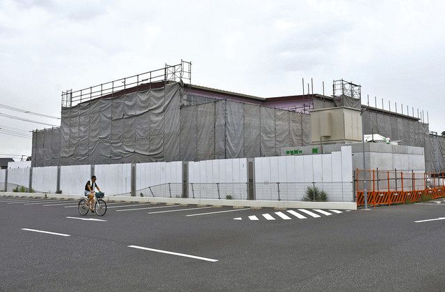 館山市が９月の稼働を断念した新学校給食センター。現在も工事が続く＝館山市で
