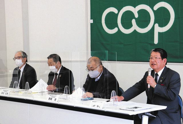 福島第一原発の処理水の海洋放出に反対する共同声明を出した福島県内の農林水産業や消費者団体のトップら＝３０日、いわき市で