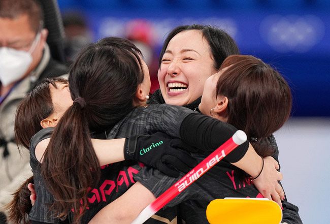 カーリング女子、ロコ・ソラーレがメダル確定：東京新聞デジタル