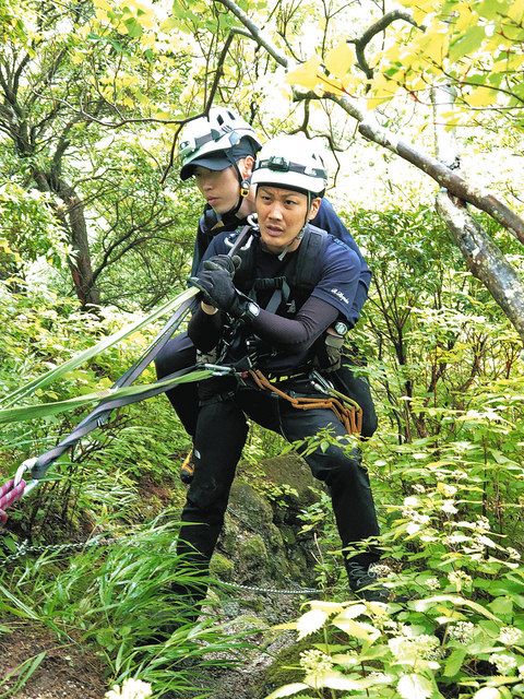 夏山シーズン前に合同訓練 神奈川県警山岳救助隊が3年ぶり丹沢山系