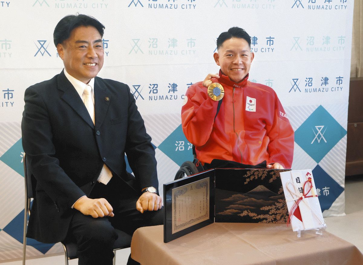 沼津市民栄誉賞 車いすラグビーの若山選手 パリパラ金と同じ喜び