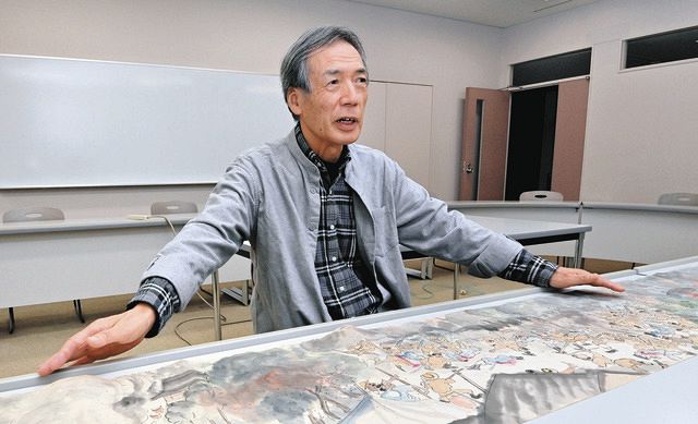「関東大震災絵巻」について話す新井勝紘さん