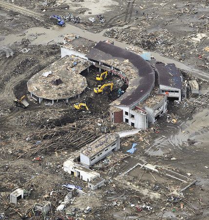 ２０１１年３月、東日本大震災の津波で壊滅状態となった大川小＝宮城県石巻市で