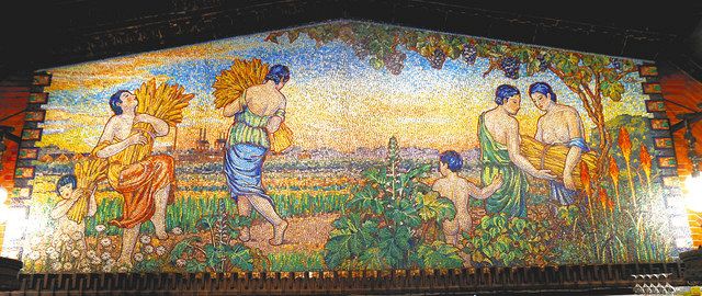 「豊穣と収穫」がテーマのガラスモザイク