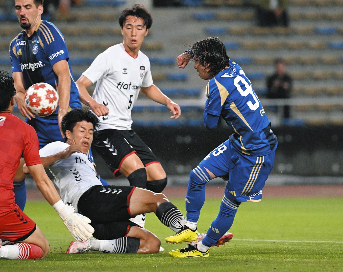 町田ゼルビア　高橋大悟選手　サイン入りTシャツ 町田ゼルビア 高橋大悟 99 ファンボード - メルカリ
