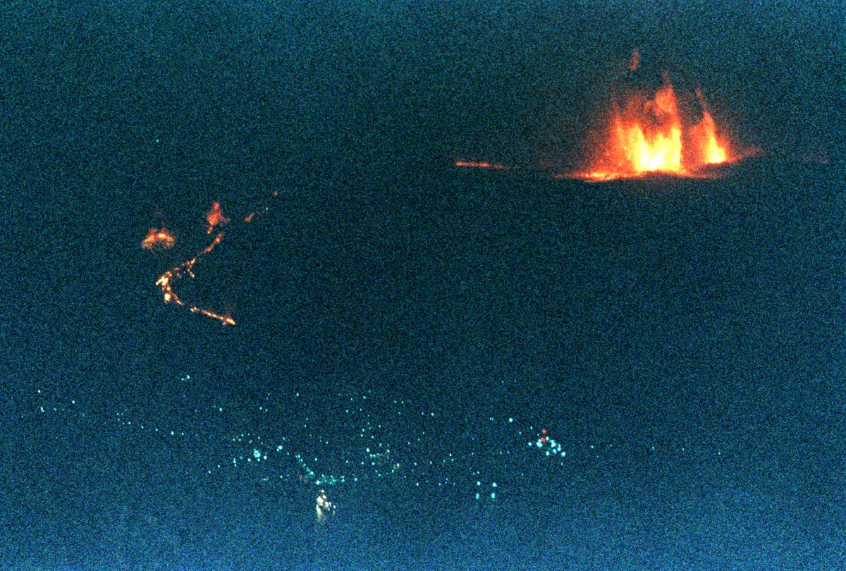 決壊した多摩川の流れを回復せよ 驚きの手法をカメラが捉えた 大噴火