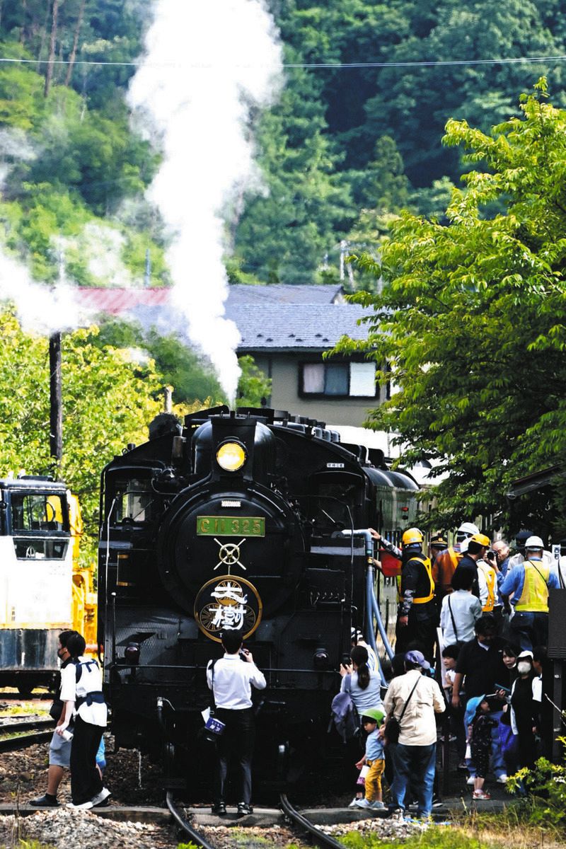 最高の煙を上げて…SL大樹「土津」、日光から会津へ4社線を貫き往復