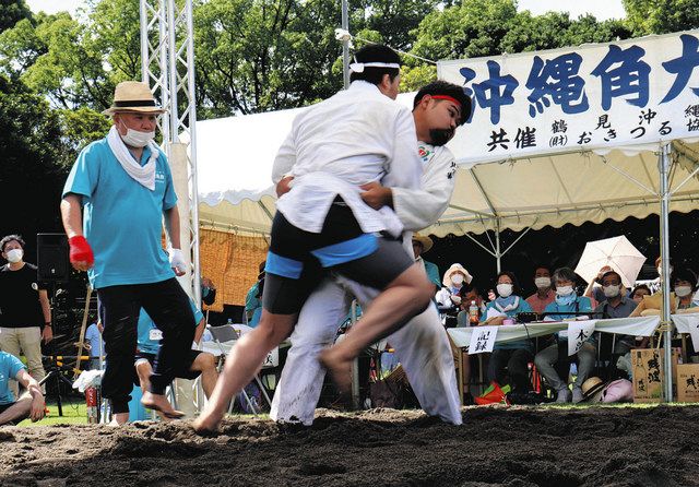 沖縄復帰50年＞3年ぶり 角力（すもう）熱戦 ちむどんどん 鶴見の