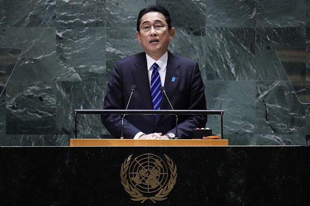 国連総会の一般討論演説を行う岸田首相＝19日、米ニューヨークで（AP）