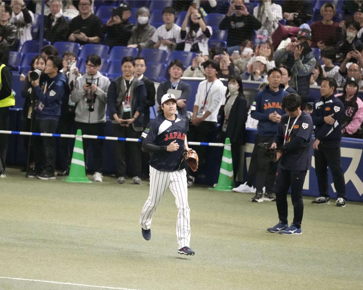 初戦は6日、早くも大谷に大歓声 存在感別格、グッズ売り場に行列