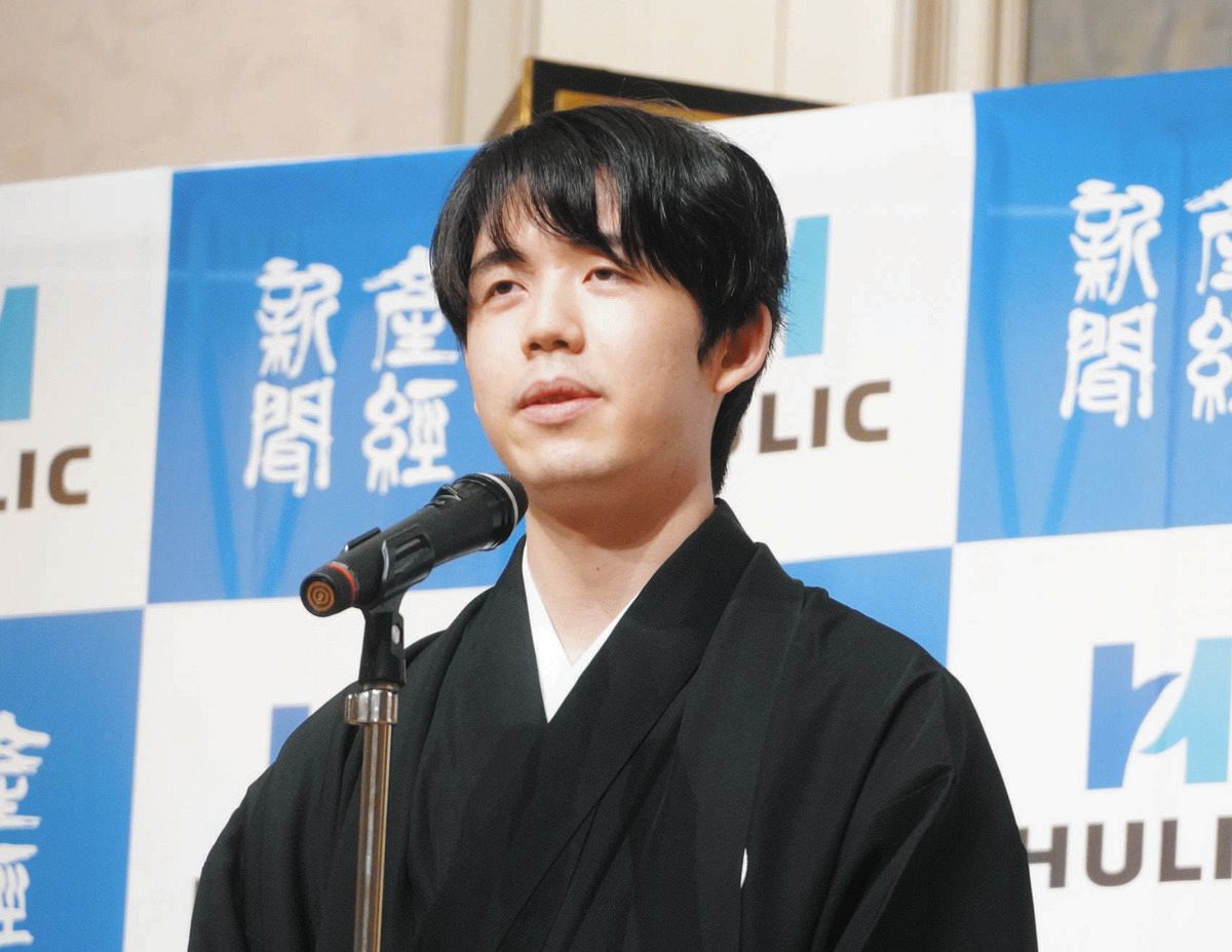 藤井聡太七冠「経験ない展開。予想してない手が…」 永世棋聖就位式で 