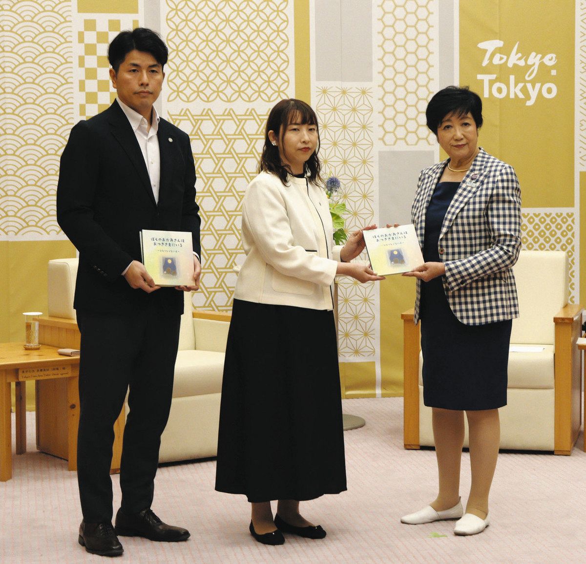 交通犯罪遺族会が絵本400冊寄贈 東京都内の全公立図書館へ：東京