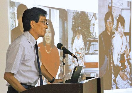 １７年９月、警察官を前に講演する憲一さん＝京都市で