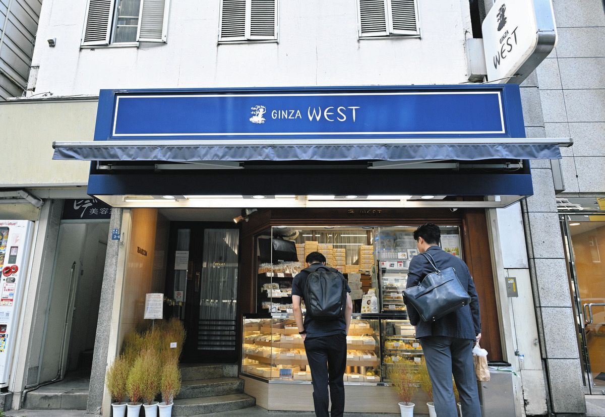 ももCafe様銀座ぜん屋本店　ゴールド地で品も良し　格もある ももCafe様銀座ぜん屋本店 ゴールド地で品も良し 格も