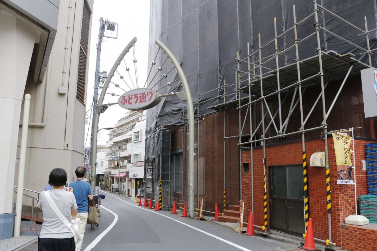 泉 麻人【東京深聞】幡ヶ谷六号坂通りでピザトースト『珈琲 風味