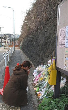 逗子土砂崩れ 犠牲の女子高生悼む花 東京新聞 Tokyo Web