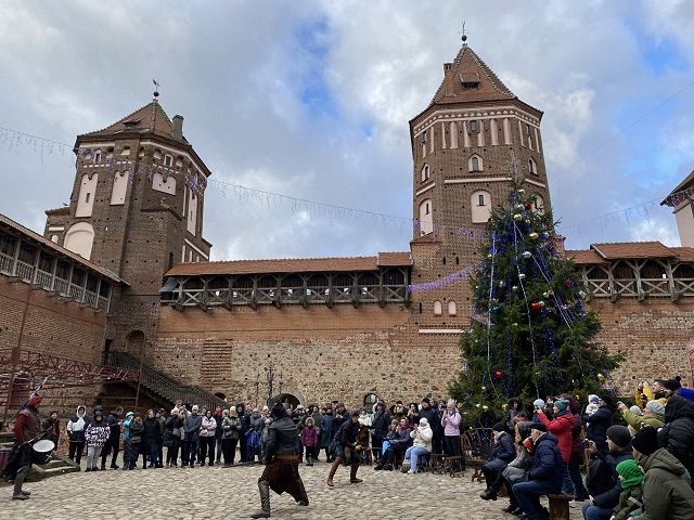 中世の面影を残すベラルーシ・グロドノ州のミール城。ナチス占領下ではユダヤ人の収容所になった＝小柳悠志撮影