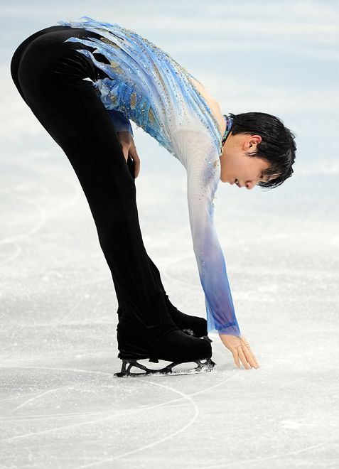 羽生結弦 氷の穴にはまるアクシデントに見舞われSP8位スタート