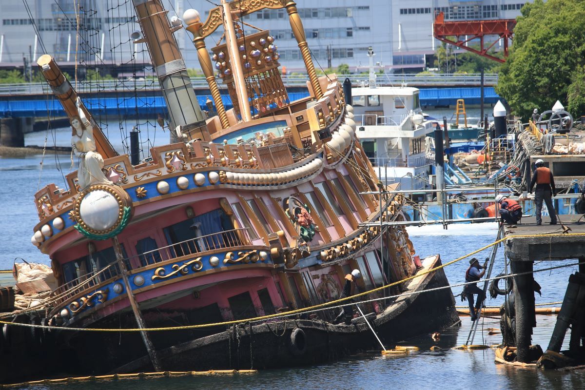 川崎に放置された「海賊船」の解体始まる 1カ月かけ行政代執行「所有者
