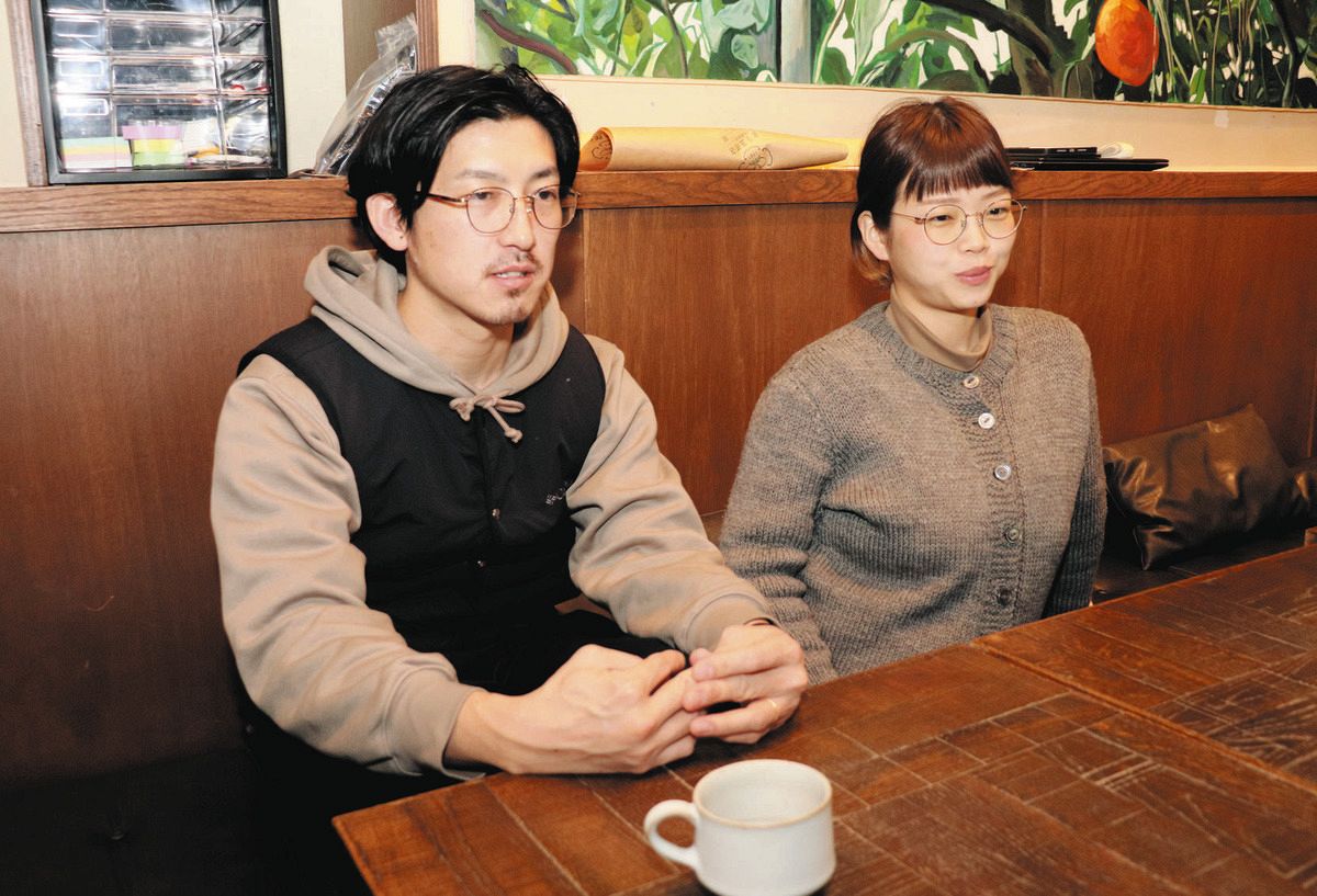 今後の生活について不安を語る田垣芳憲さん（左）と夏芽さん＝金沢市橋場町で