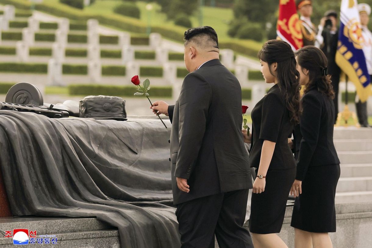 【中古】 戦後秘話在外父兄救出学生同盟 北朝鮮・金日成主席にも直訴して　復員者・引揚者を支/ｅブックランド社/植村尚 金正恩氏と娘、戦死者の墓訪問 朝鮮戦争休戦73年で：東京新聞デジタル