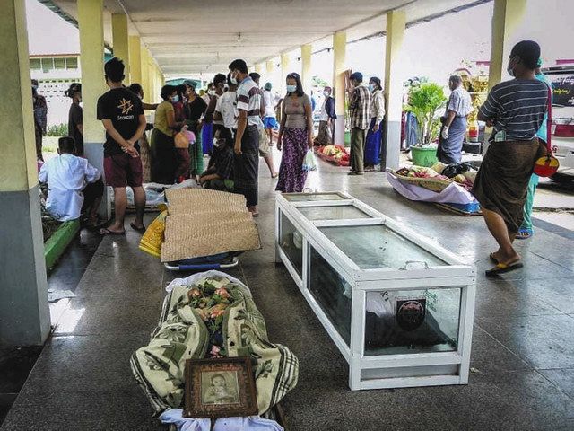 ミャンマー・ヤンゴンで１６日、遺体が運び込まれている火葬場。今月中旬以降、対応が追いつかないという＝市民撮影、Ｋｈｉｔ Ｔｈｉｔ Ｍｅｄｉａ提供 
