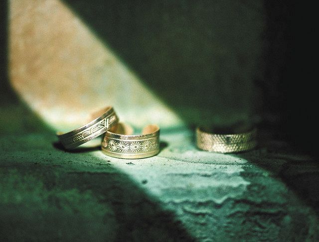 神輿の金具でつくったジュエリーブランド「ＫＩＰＰＵ」のリング＝ＫＩＰＰＵ提供