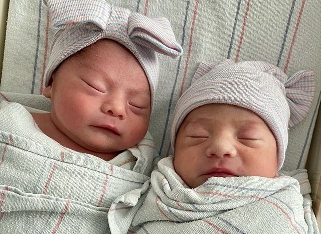 確率0万分の1 の双子誕生 21年生まれ男児と22年生まれ女児 米カリフォルニア 東京新聞 Tokyo Web