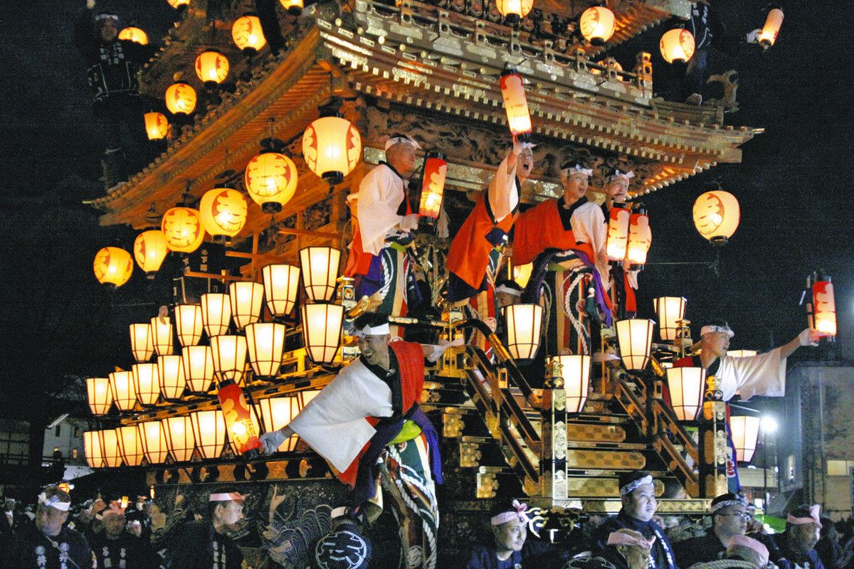 秩父夜祭 ぼんぼり山車巡る 秩父絹市も：東京新聞デジタル