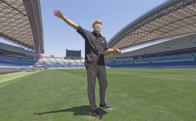 濃緑の芝 準備ok グラウンドキーパー 輪嶋正隆さん 65 スポーツが戻ってくる 東京新聞 Tokyo Web