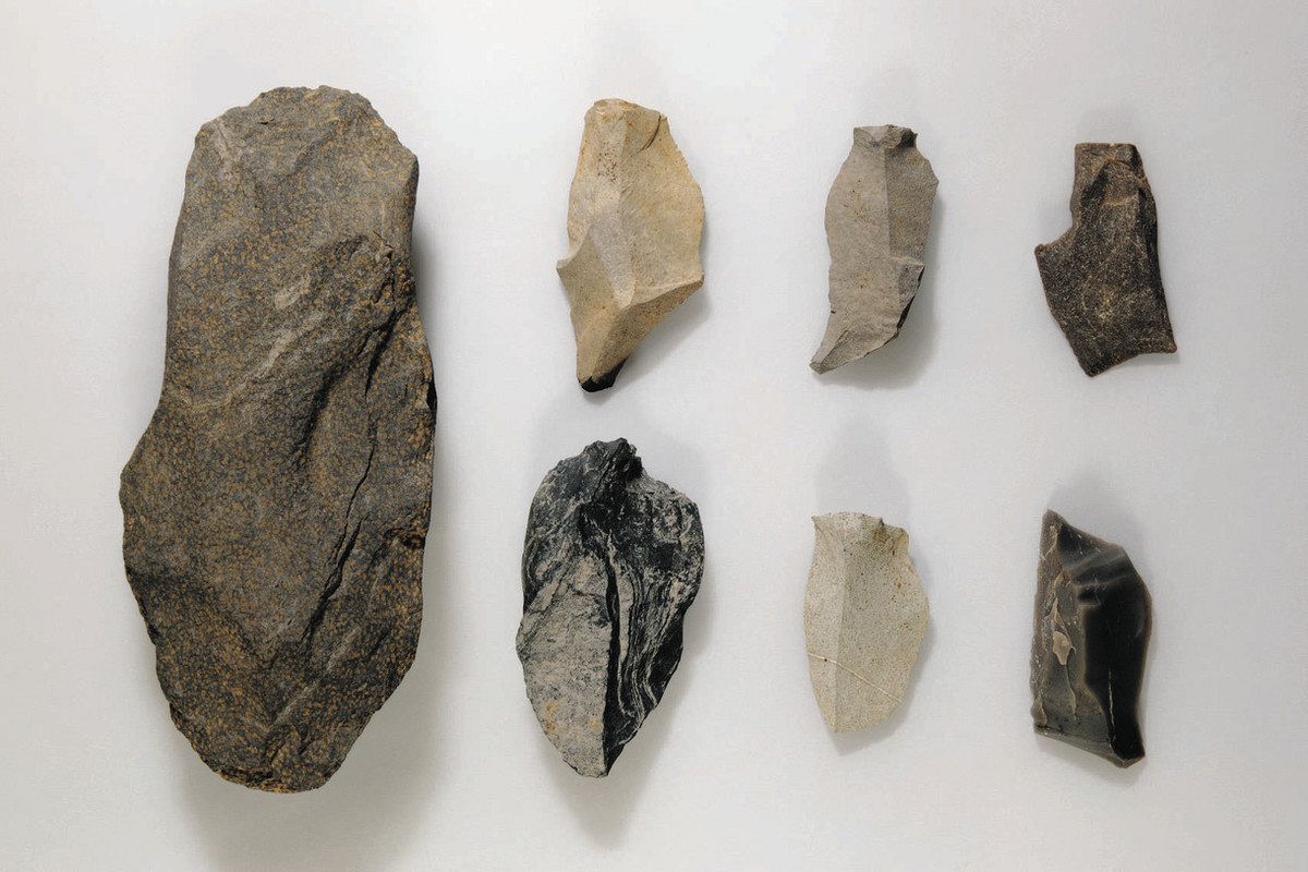 （a-25）古代石斧（旧石器時代） a-25）古代石斧（旧石器時代）