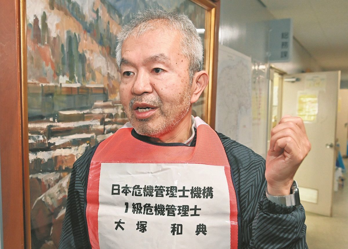 「応援職員の生活環境も大事」とキャンピングカーを手配した熊本市職員の大塚和典さん＝11日、石川県珠洲市で