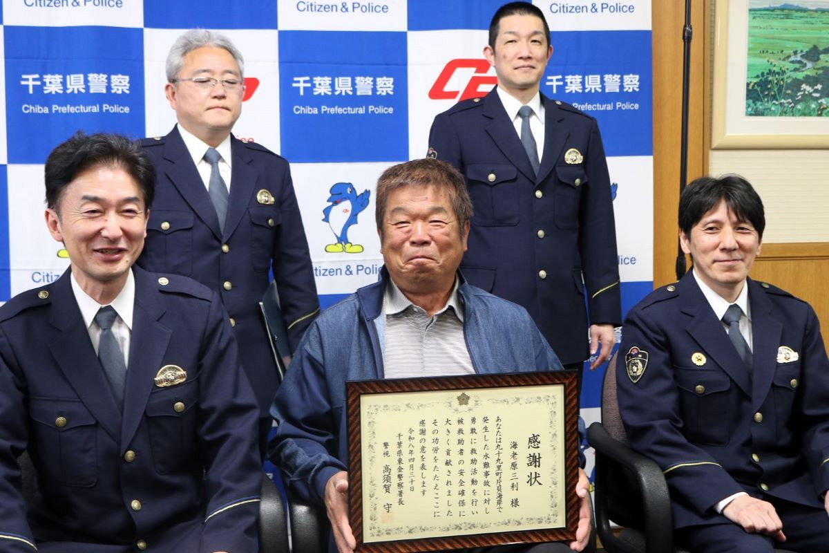 ベテラン漁師、サーファーの命を救う 流されている男性を漁船で探して